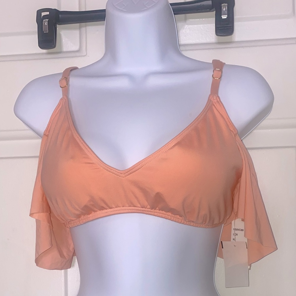 Reaction Kenneth Cole beautiful peach color gold accent  bikini top size XL NWT